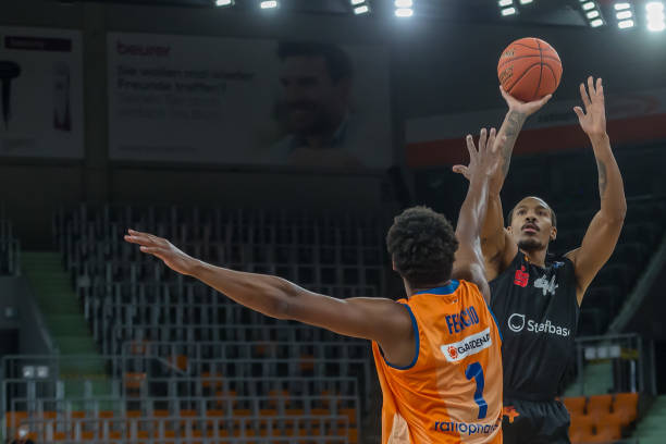 在赛季后半 在赛季后半